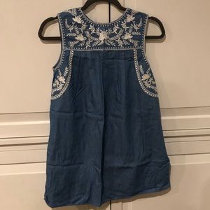 Chambray shirt with white embroidery
